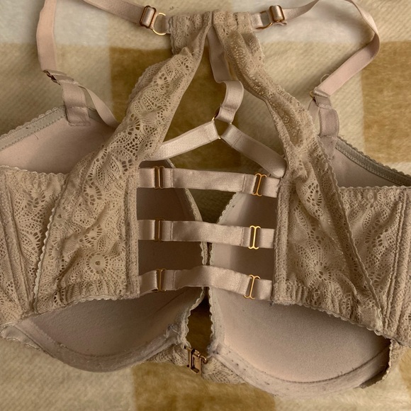Victoria's Secret Lace Bra in Beige - Picture 2 of 2